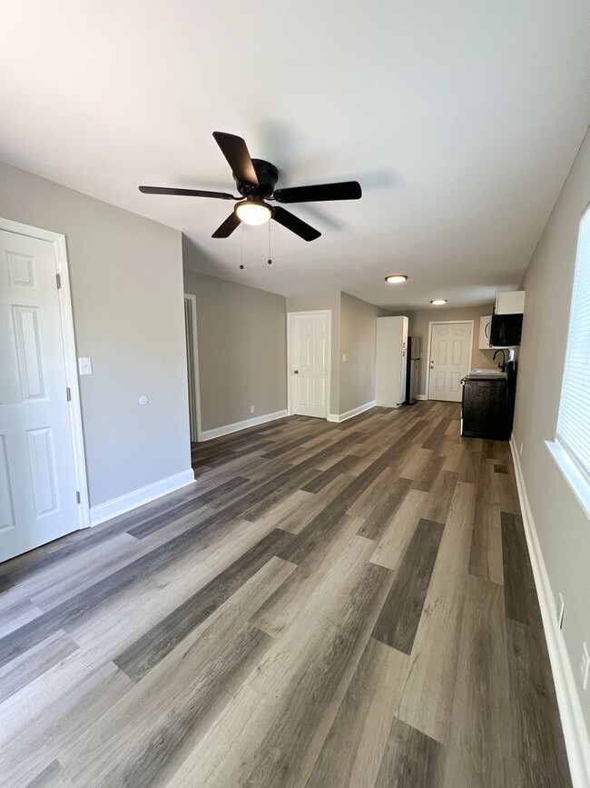 Building Photo - Renovated 2 Bed, 2 Bath Home Off Madison S...
