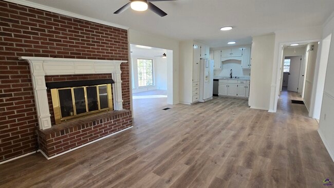 Building Photo - 101 Vivian Dr