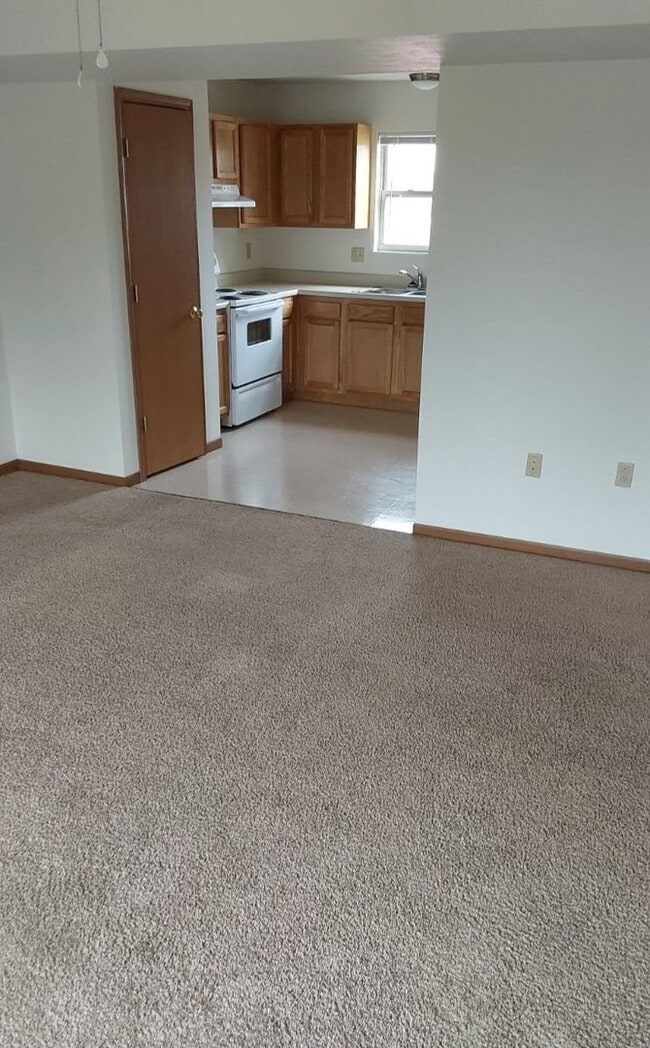 Building Photo - 2BR 60% Glenn View II