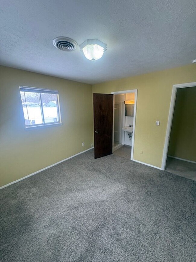 Building Photo - 3406 N Missouri Ave