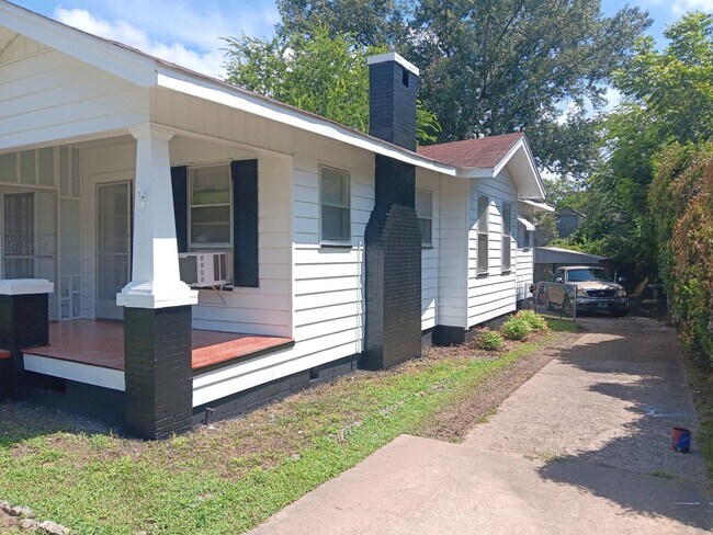 Building Photo - 109 Dalzell St