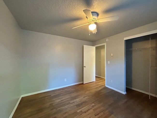 Building Photo - Spacious 3 Bed, 1.0 Bath House - Fully Fen...