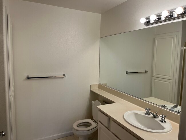 Building Photo - 903 Sunrose Terrace
