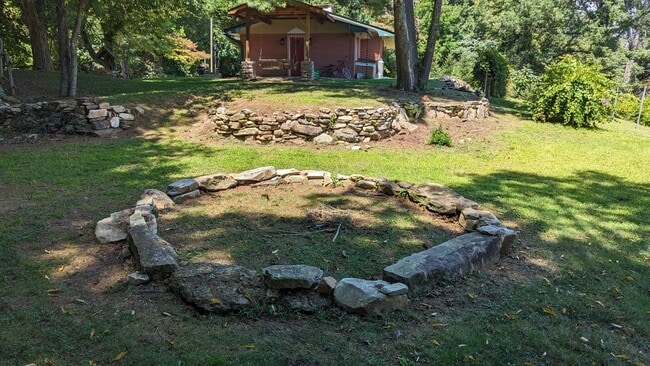 Building Photo - 2/2 Mtn Top Getaway - Huge Screened Porch w/ Stone Fireplace