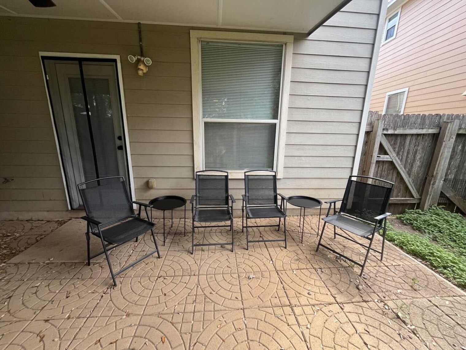 Building Photo - 2418 Allred Dr