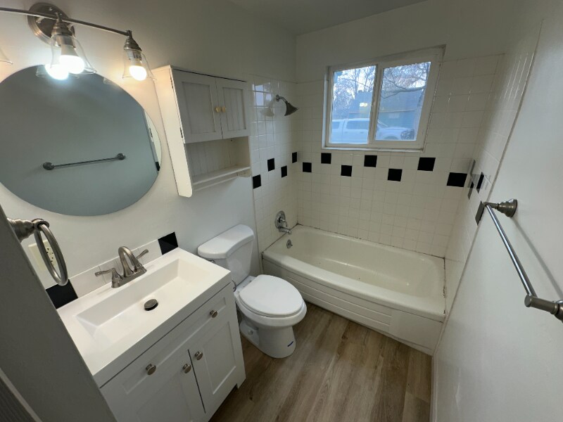 Building Photo - 1260 E 4th N