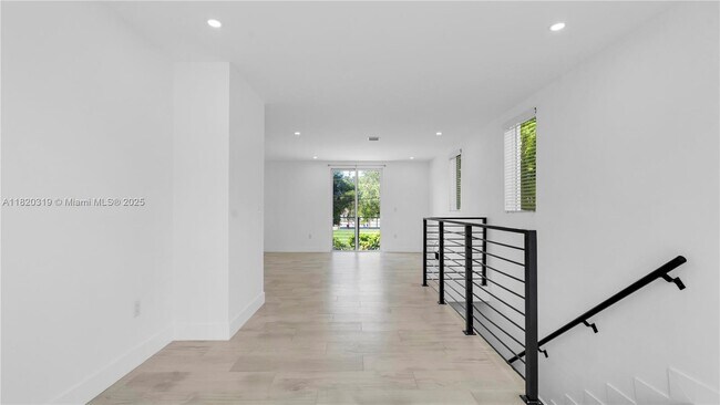 Building Photo - 3823 Thomas Ave
