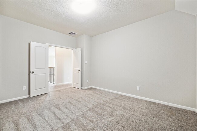 Building Photo - 1535 Giles Dr