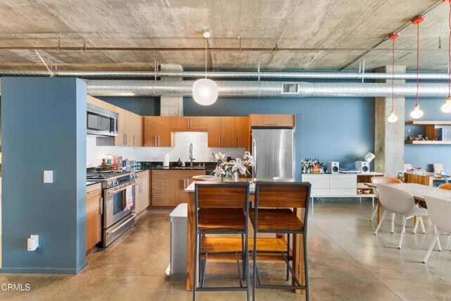 Building Photo - 510 S Hewitt St