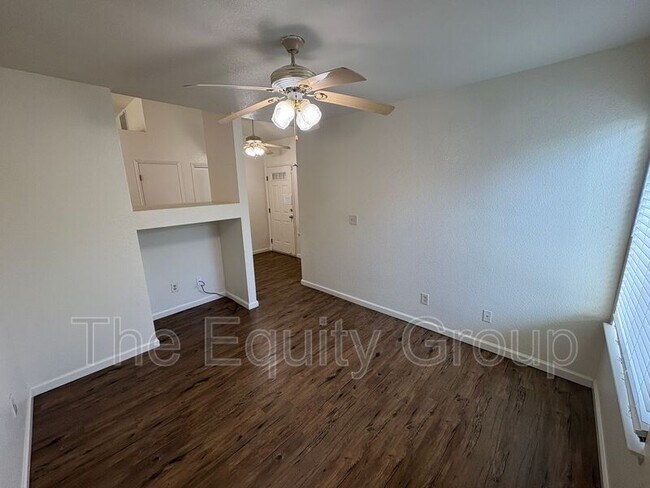 Building Photo - 451 W Marilyn St