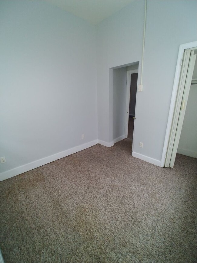 Building Photo - 911 N 9th St Rd