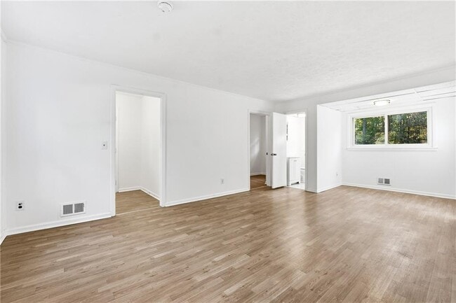 Building Photo - 6917 Laurel Wood Dr