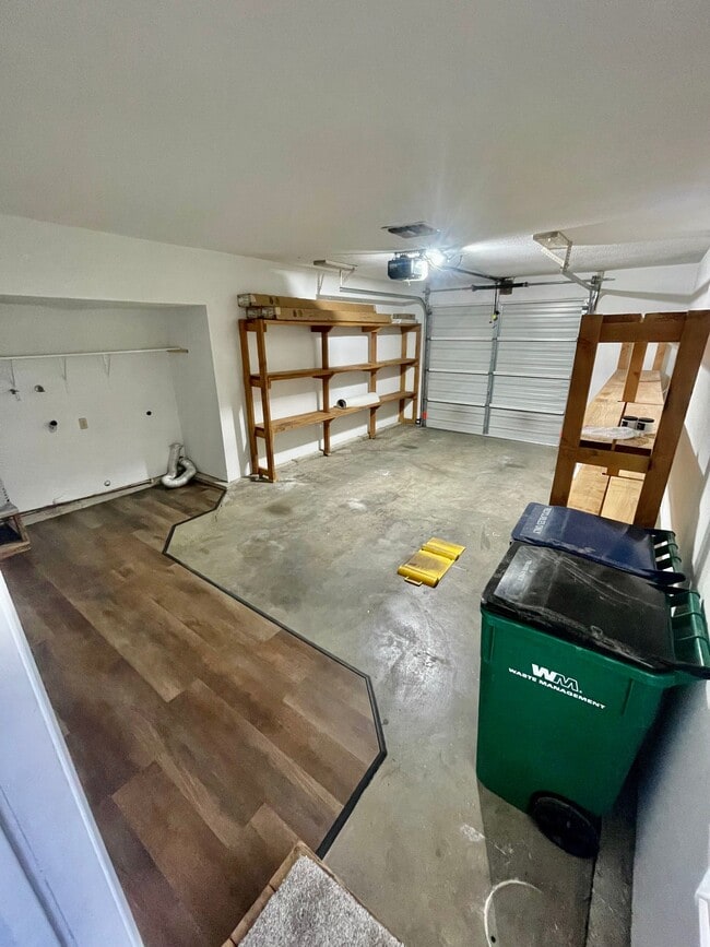 Building Photo - 204 Rockwood Dr