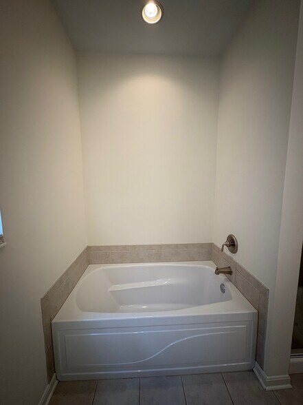 Master Bathroom - 4127 Ballard Ave