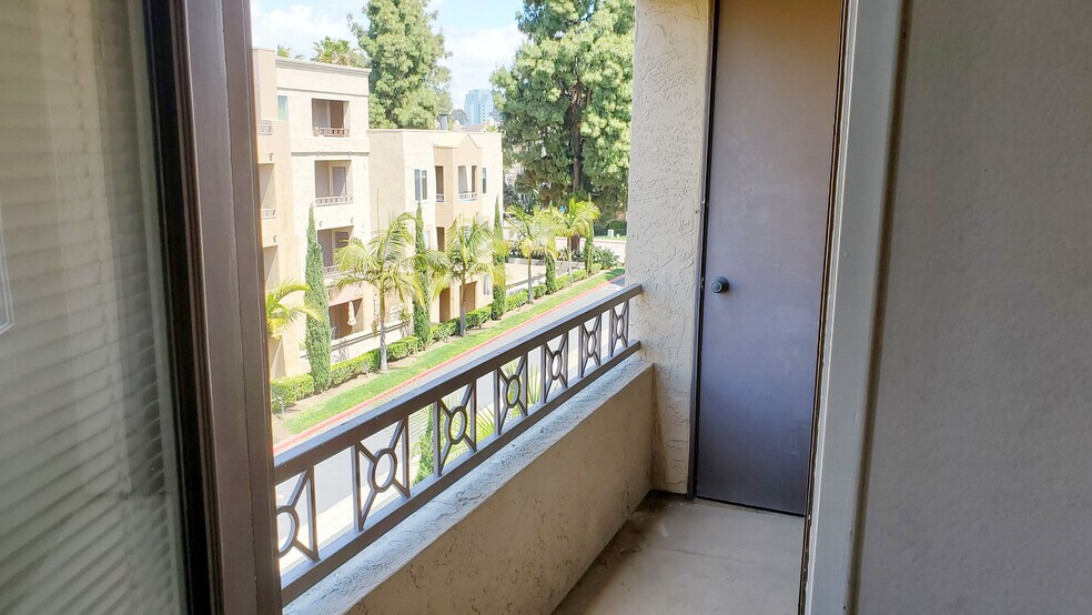 Building Photo - 3520 Lebon Dr