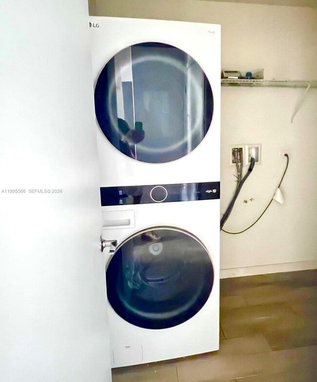 Building Photo - 999 SW 1st Ave