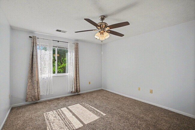 Building Photo - 38 Rio Grande Cir