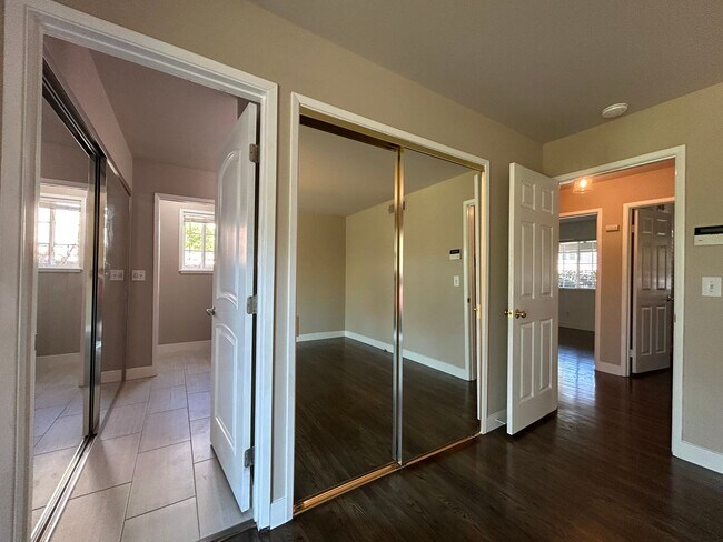 Building Photo - Recently Remodeled Single-Story 3/2 Gem in...