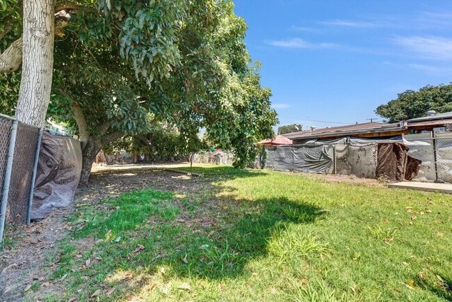 Building Photo - 1413 E 76th Pl