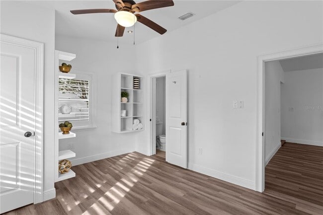 Building Photo - 2610 S Dundee St