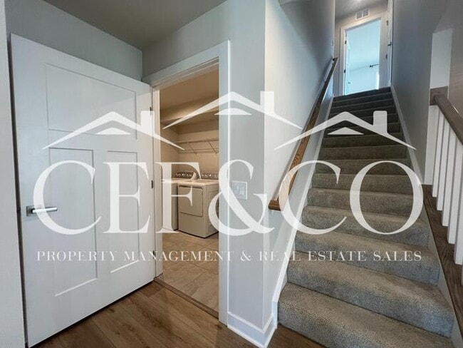 Building Photo - Spacious Townhome available in Spartanburg's East Side