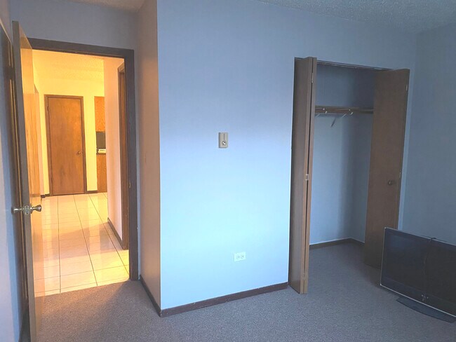Building Photo - 520 Parkview Ln