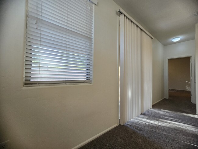 Building Photo - 3303 S Lakeside Ridge Loop