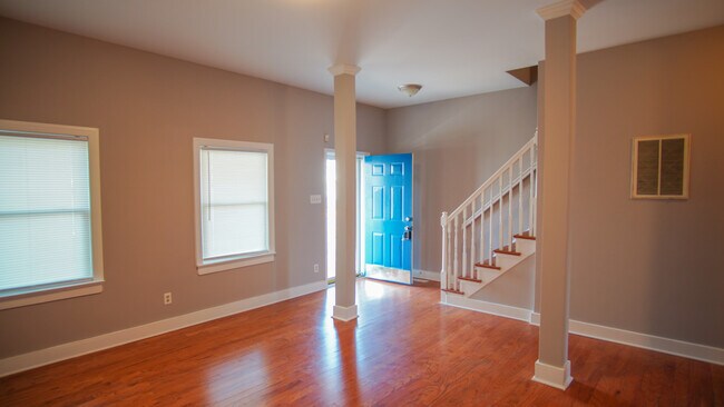 Building Photo - 1218 Bainbridge St