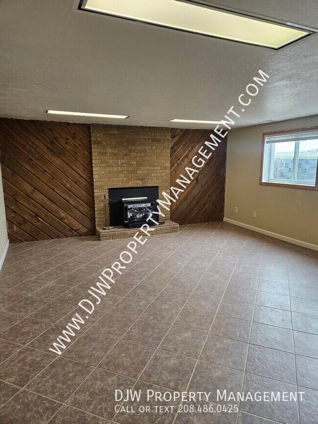 Building Photo - 7196 Edna Ln