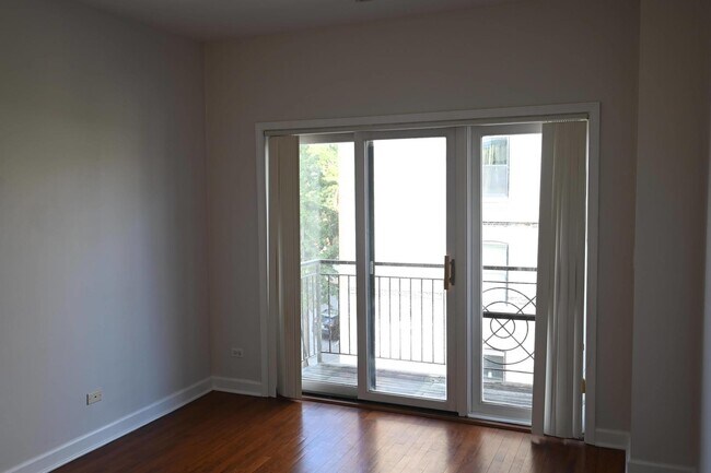 Building Photo - 529 N Racine Ave