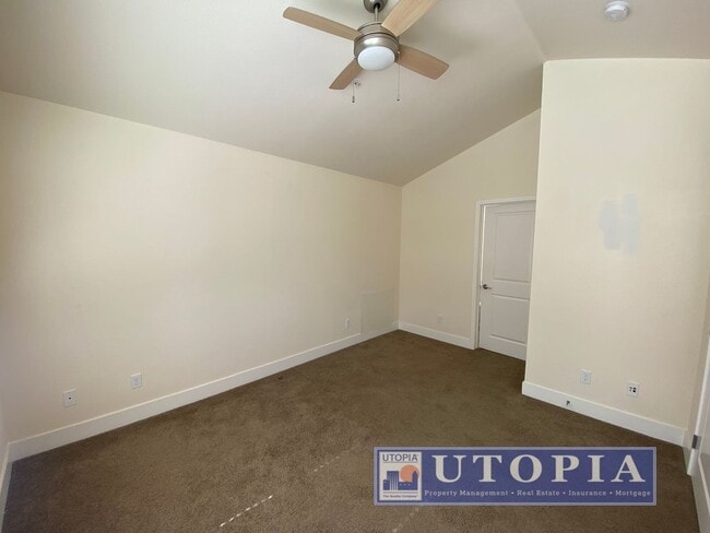 Building Photo - Beautiful and Spacious 3-bedroom, 3.5-bathroom Townhouse Located in the heart of Seabright.