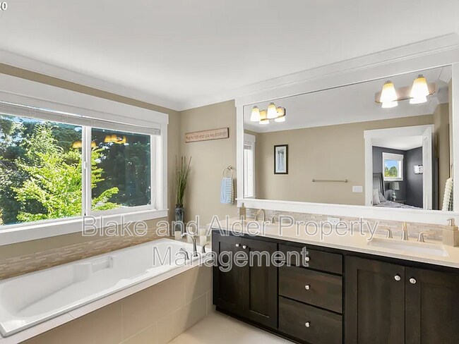 Building Photo - 3938 NE 66th Ave