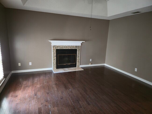 Building Photo - 127 Lauren Ln