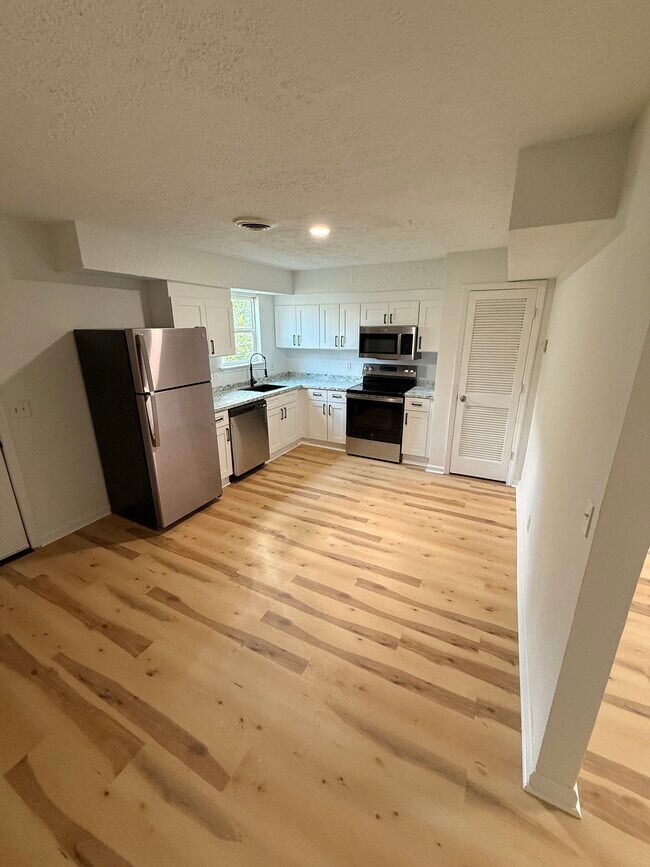 Building Photo - 708 Eric Dr