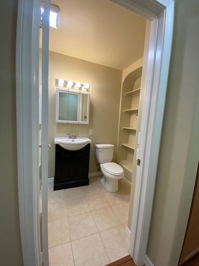 Building Photo - m583 - Wyatt