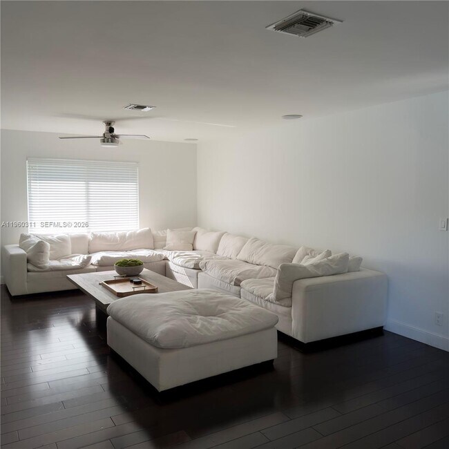 Building Photo - 11030 SW 42nd Ct