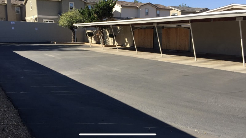 Building Photo - 633 N Fig St