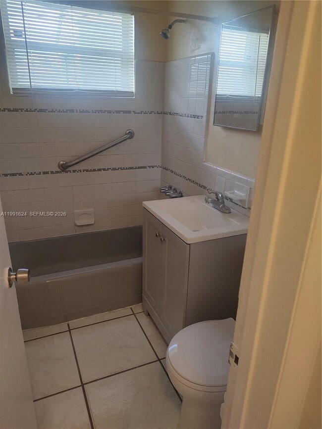 Building Photo - 7655 Venetian St