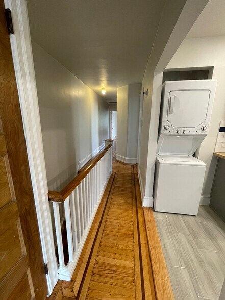 Building Photo - 266 S 46th St