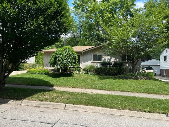 Building Photo - 1354 Catalpa Dr