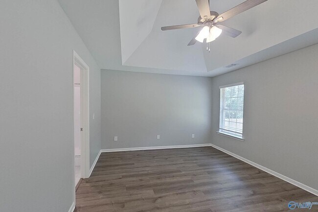 Building Photo - 112 Live Oak Dr