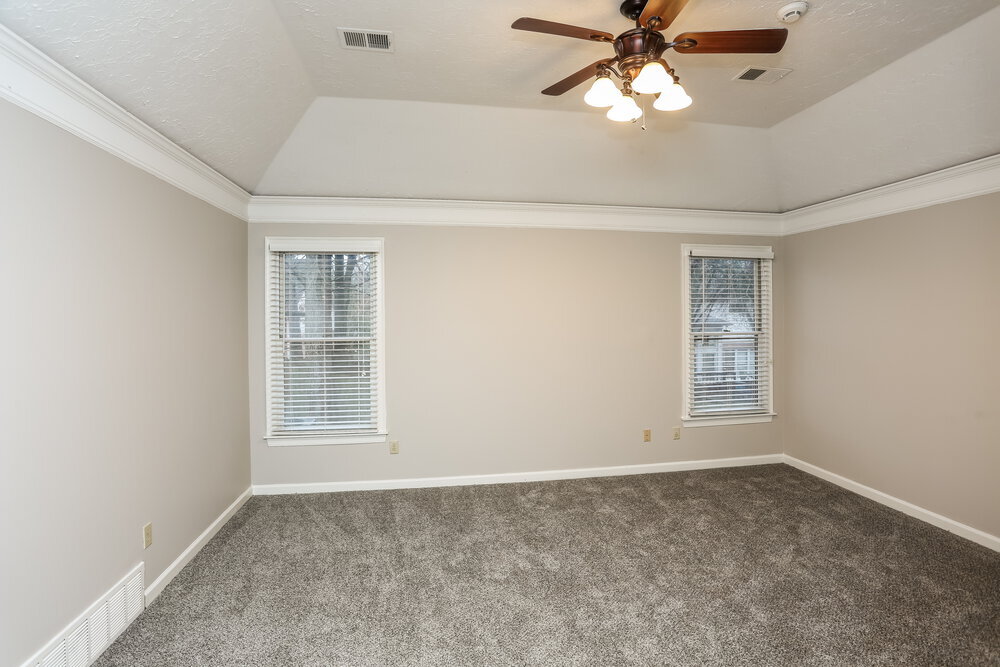 Building Photo - 8633 Meadow Green Dr