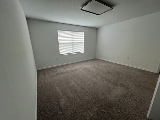 Building Photo - Modern 3-Bed Townhome w/ Garage in Desirable Davenport Community