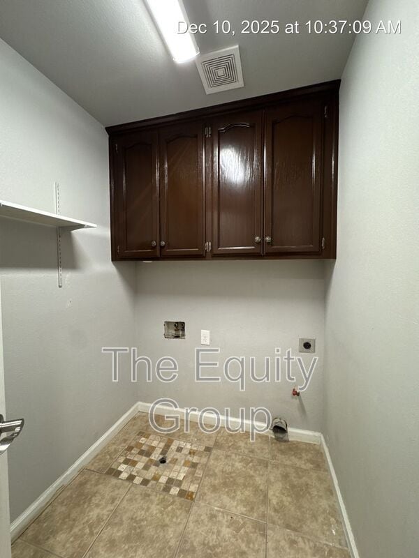 Building Photo - 819 S Pinkham St