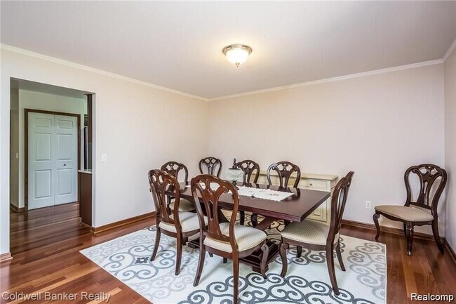 Building Photo - 3290 Bennington Dr