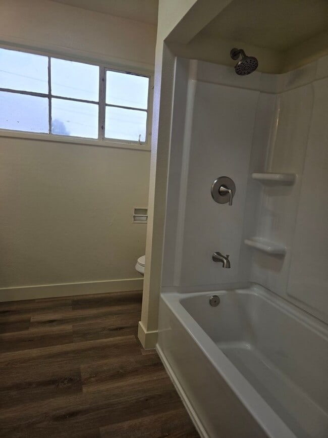 Building Photo - 3 Br 1 Ba available now