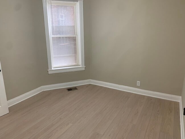 Building Photo - 5445 S Harper Ave