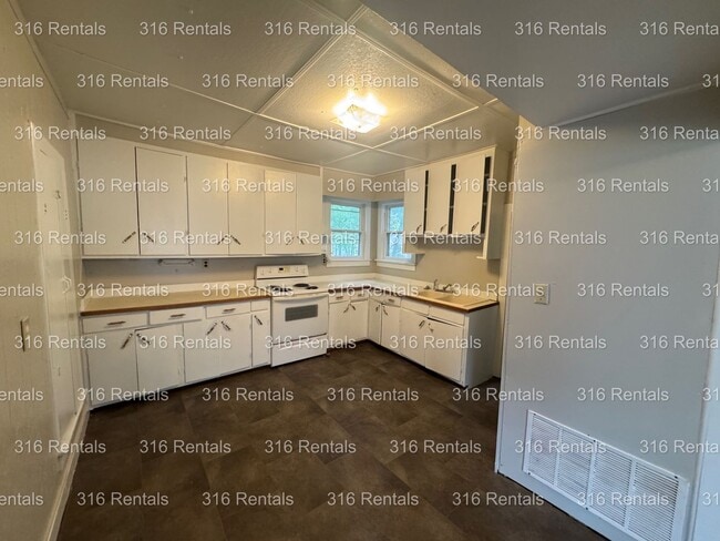 Building Photo - $850 - 3 bed 1 bath - Single Family Home