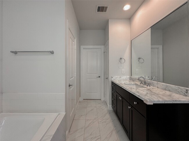 Building Photo - 10 Hermann Park Ct