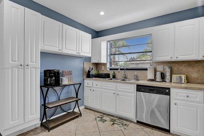 Building Photo - 208 SW 2nd Ave